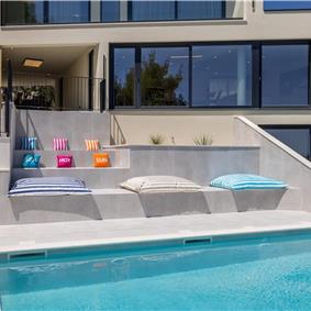 4 bedroom villa with heated pool and sea view in Vinišće, sleeps 8